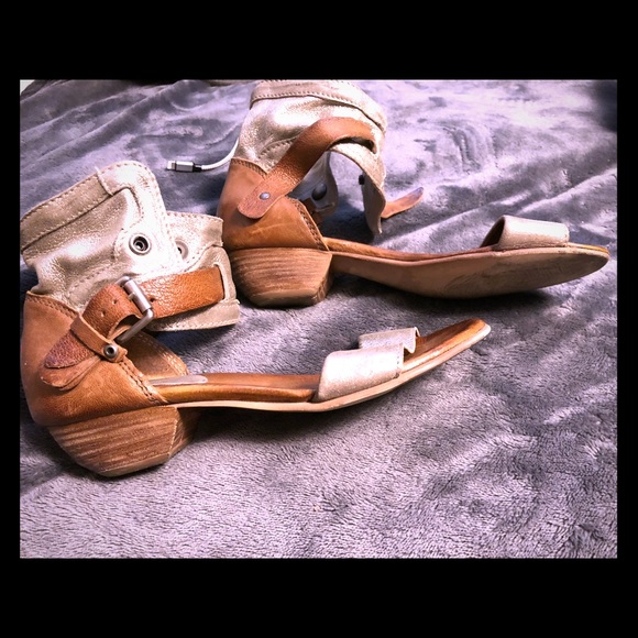 Sandals leather ankle strap gladiator small heel. - Picture 4 of 8